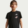 Nike Unisex Big Kids’ Sportswear Club Boxy Rest T-Shirt – Boys and Girls((Multi Sport Two)/Black)