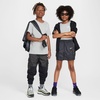 Nike Unisex Big Kids’ Sportswear Club T-Shirt – Boys and Girls(Dark Grey Heather)