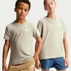 Nike Unisex Big Kids’ Sportswear Club T-Shirt – Boys and Girls(Spruce Fog/White)