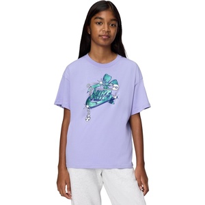 Nike Girls’ Sportswear Club Modern Script Boyfriend T-Shirt(Light Thistle/(Rbn))